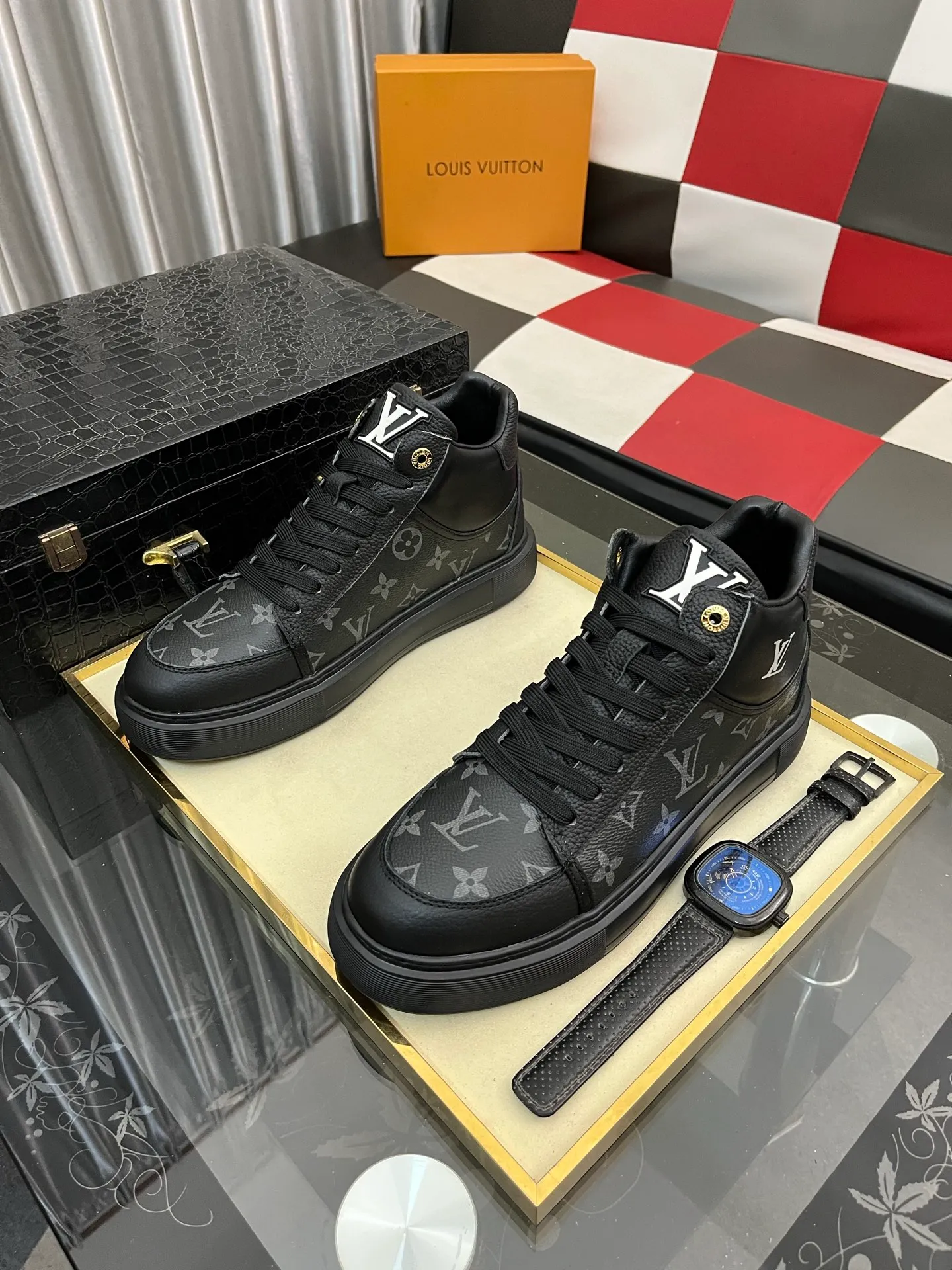 Men's shoes 💰458⌚️⌚️《Louis vuitton/LV Louis Vuitton》original quality.~ Unique modern style sneakers. 🏃A must-have casual shoe for trendy men😍😍 Original brand imported from Italy, imported original leather, cowhide lining (refuses to discolor and grind feet) sole: original sole provided by the original factory, French lazy style design ⚠️Fit to the feet, original quality, super comfortable original sole. Code number: 38-442️⃣Colors available